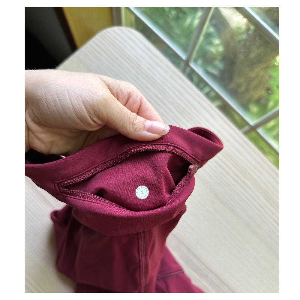Lululemon Women's Burgundy Maroon Capri‎ Leggings, Size 2 With Pockets - Picture 5 of 5